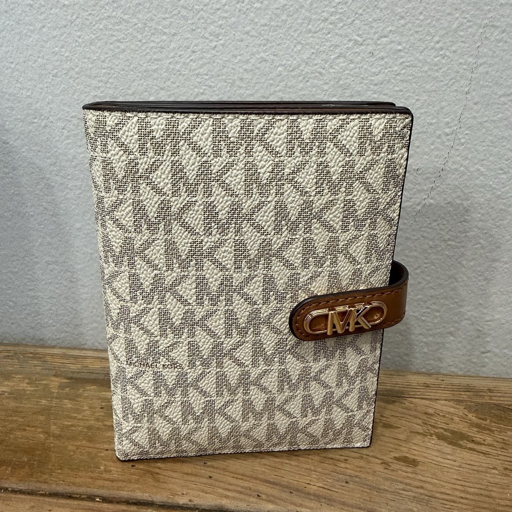 NWT Michael Kors Empire Medium Tab Passport Wallet Vanilla Acorn Monogram New